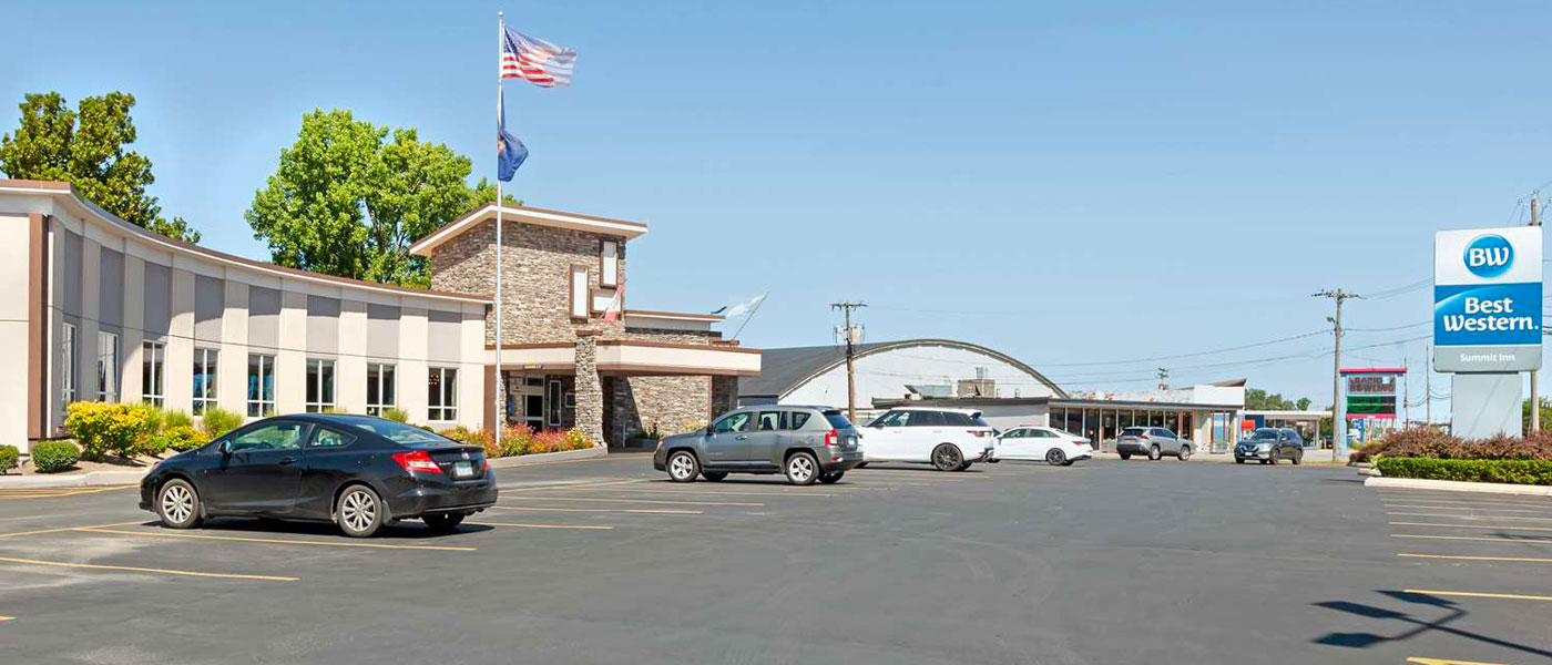 Attractive Hotel Exterior